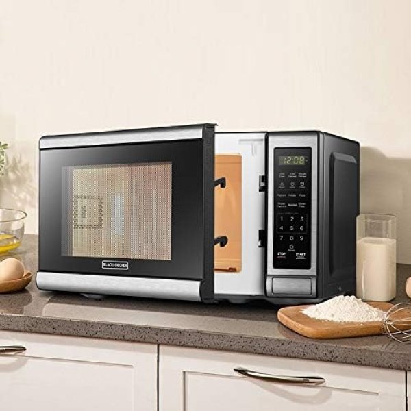 BLACK+DECKER EM720CB7 Digital Microwave Oven with Turntable Push-Button Door - Image 6